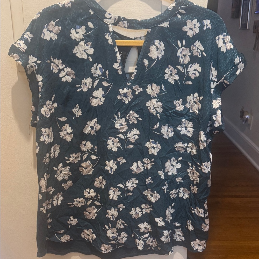 Chic Floral Women's Blouse - Dark Green and White